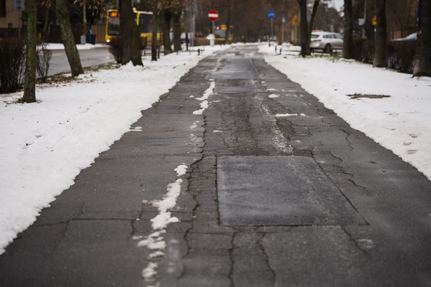 Ścieżka rowerowa na Alei Piastów na Oporowie