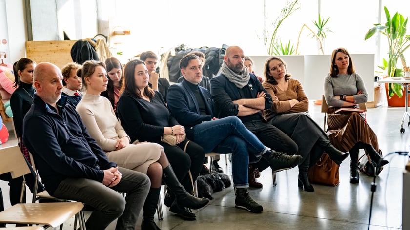 Projekt „Przyjazne Miasto” realizowany przez Smart City Wrocław oraz Katedrę Wzornictwa Akademii Sztuk Pięknych im. Eugeniusza Gepperta i Wydział Mechaniczno-Energetyczny Politechniki Wrocławskiej.