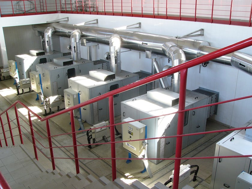 Wnętrze budynku stacji dmuchaw  w oczyszczalni na Janówku.