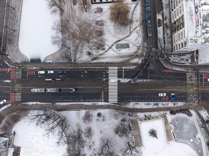 Zdjęcie  ul. Skargi z lotu ptaka z nałożoną orientacyjną symulacją nowego przejścia dla pieszych w rejonie Bastionu Sakwowego.