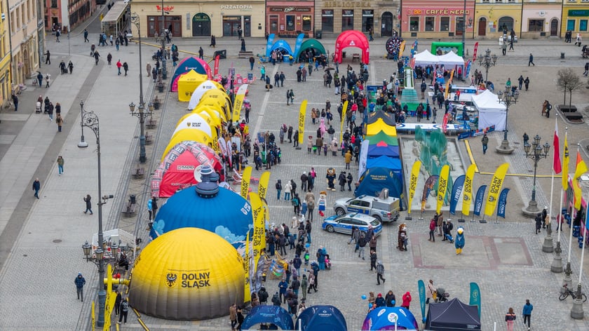 Widok z lotu ptaka na lodowisko w Rynku w weekend 14-15 lutego 2026 r..