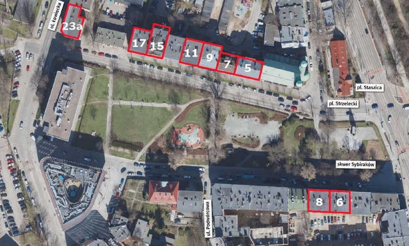 Pakiet Strzelecki - widok z lotu ptaka na kamienice - czerwonymi obwódkami zaznaczone budynki do remontu.