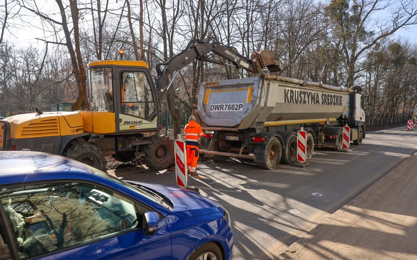 7 marca ruszyły prace remontowe na ul. Przybyszewskiego związane z poszerzaniem tej ulicy.