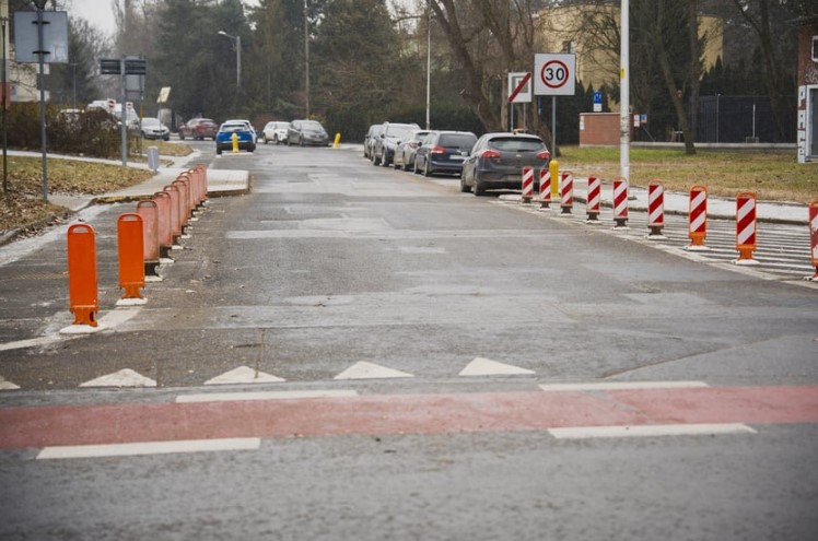 Widok na skrzyżowanie ulic Na Grobli, Okólnej i Międzyrzeckiej