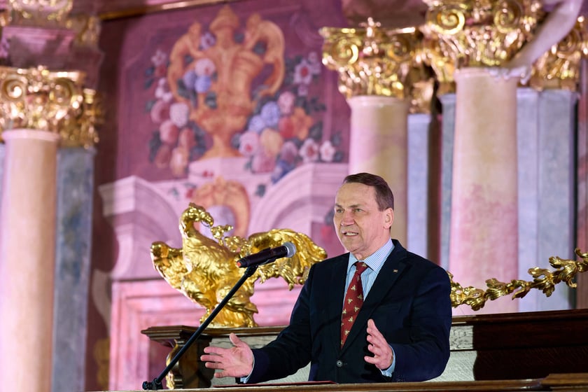 Radosław Sikorski, wicepremier, minister spraw zagranicznych na otwarciu East West Forum w Auli Leopoldina.