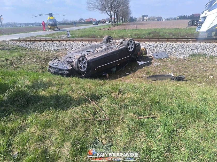 Wypadek na przejeździe kolejowym w Chrzanowie, w gminie Kobierzyce 11 kwietnia 2026 r.