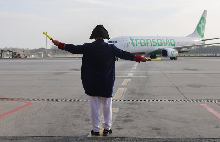 Powiększ obraz: Inauguracja połączenia lotniczego Paryż Orly - Wrocław obsługiwanego przez linię Transavia - 16 kwietnia 2026 r.