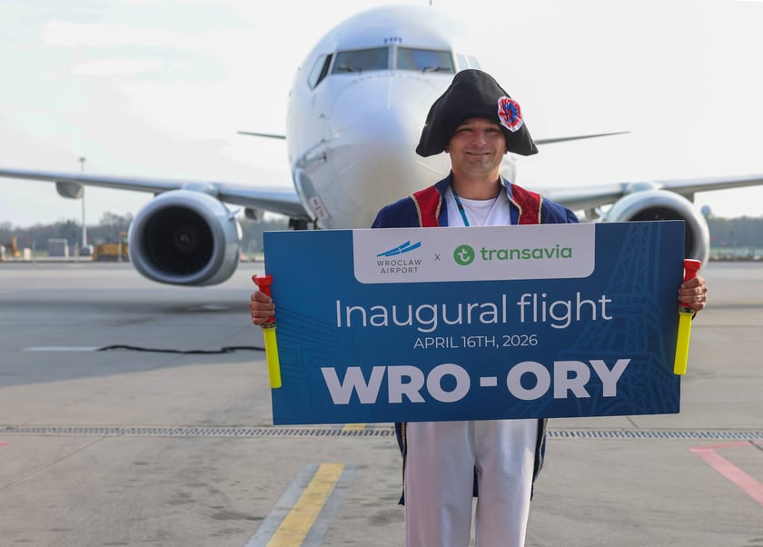 Powiększ obraz: Inauguracja połączenia lotniczego Paryż Orly - Wrocław obsługiwanego przez linię Transavia - 16 kwietnia 2026 r.