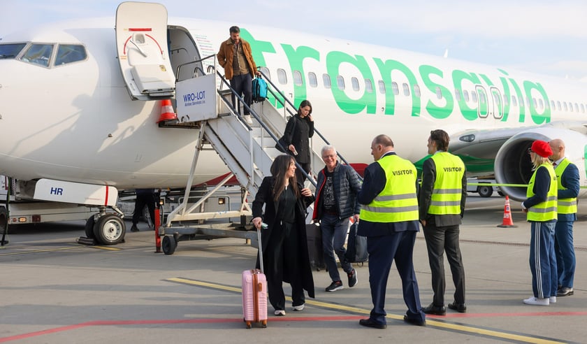 Powiększ obraz: Inauguracja połączenia lotniczego Paryż Orly - Wrocław obsługiwanego przez linię Transavia - 16 kwietnia 2026 r.