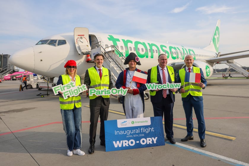 Powiększ obraz: Inauguracja połączenia lotniczego Paryż Orly - Wrocław obsługiwanego przez linię Transavia - 16 kwietnia 2026 r.