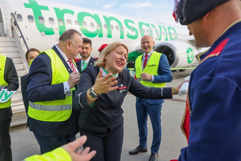 Powiększ obraz: Inauguracja połączenia lotniczego Paryż Orly - Wrocław obsługiwanego przez linię Transavia - 16 kwietnia 2026 r.
