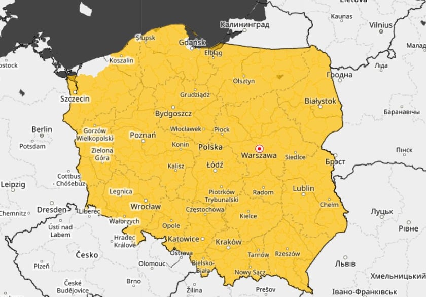 Powiększ obraz: Mapa Polski oznaczona na pomarańczowo - obszar, na którym obowiązuje alert 1. stopnia o przymrozkach
