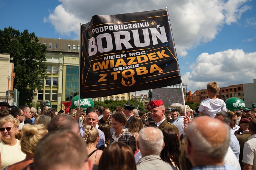Uroczysta promocja oficerska absolwentów Akademii Wojsk Lądowych we Wrocławiu na Placu Wolności 11 lipca 2026 r.