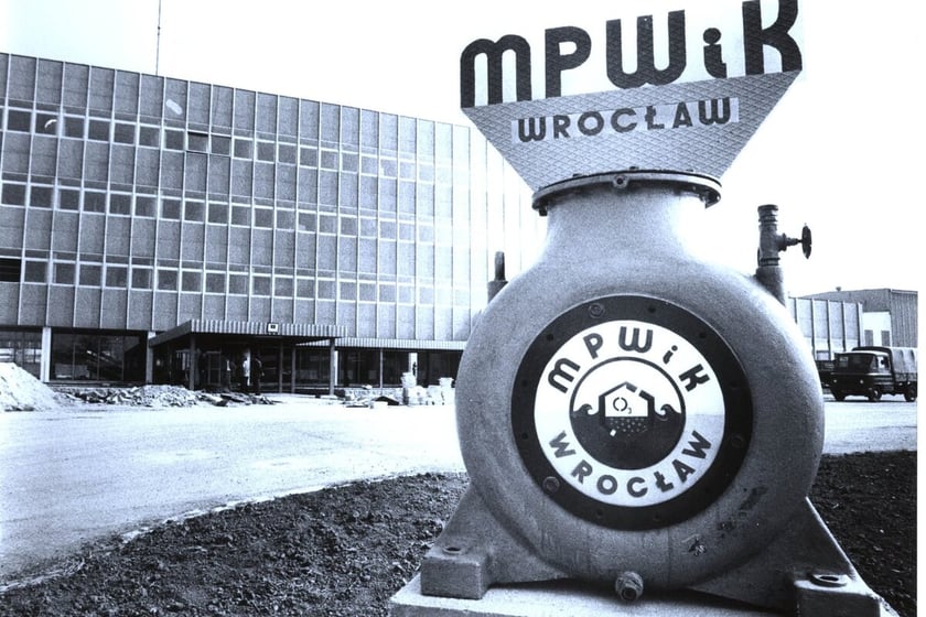 Powiększ obraz: <p>uruchomienie Zakładu Produkcji Wody Mokry Dw&oacute;r, rok 1982</p>
