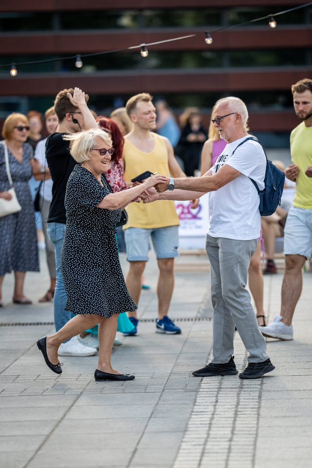 Pl. Wolności stał się wielkim tanecznym parkietem we Wrocławiu, 25.06.2022 r.