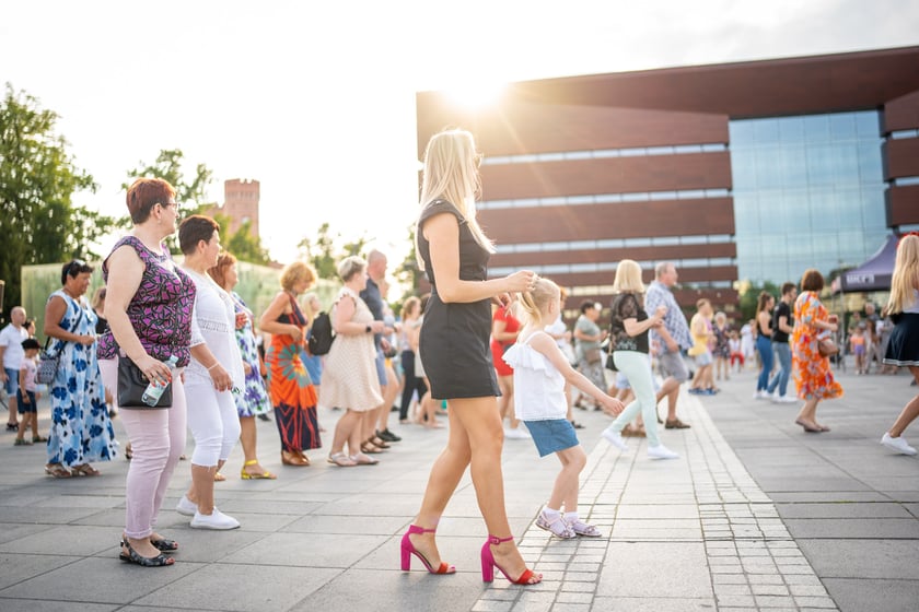 Pl. Wolności stał się wielkim tanecznym parkietem we Wrocławiu, 25.06.2022 r.