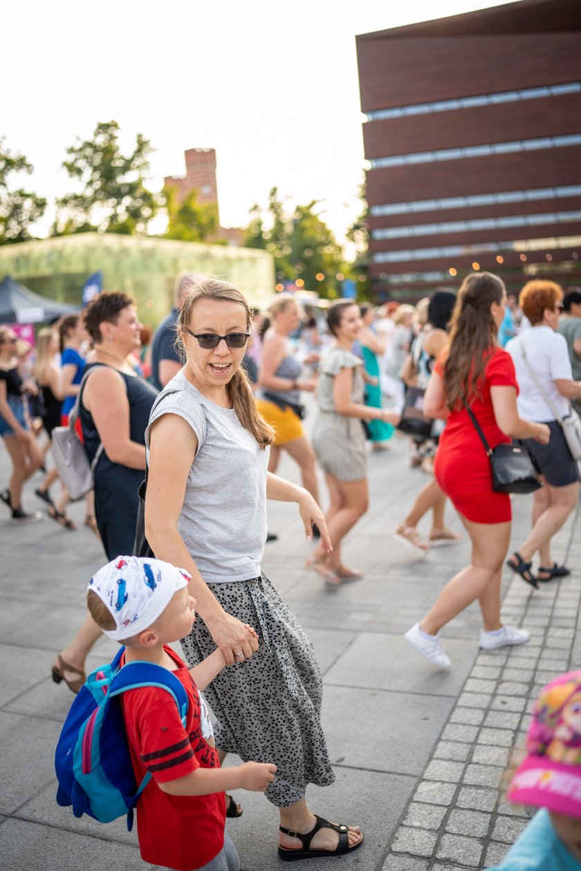 Pl. Wolności stał się wielkim tanecznym parkietem we Wrocławiu, 25.06.2022 r.