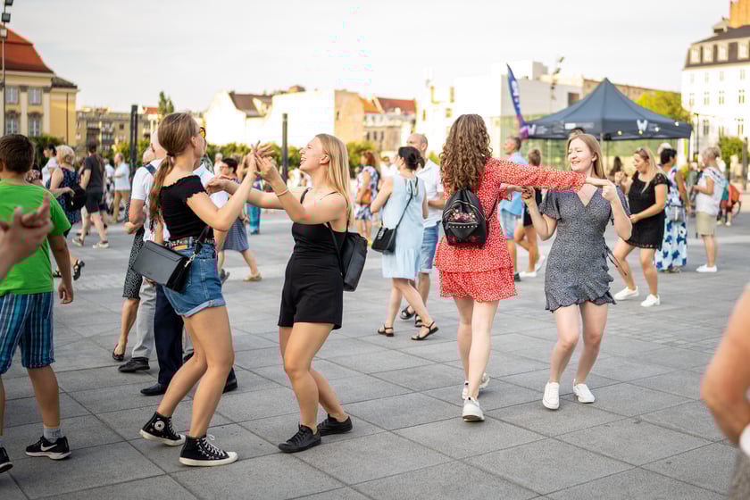 Pl. Wolności stał się wielkim tanecznym parkietem we Wrocławiu, 25.06.2022 r.