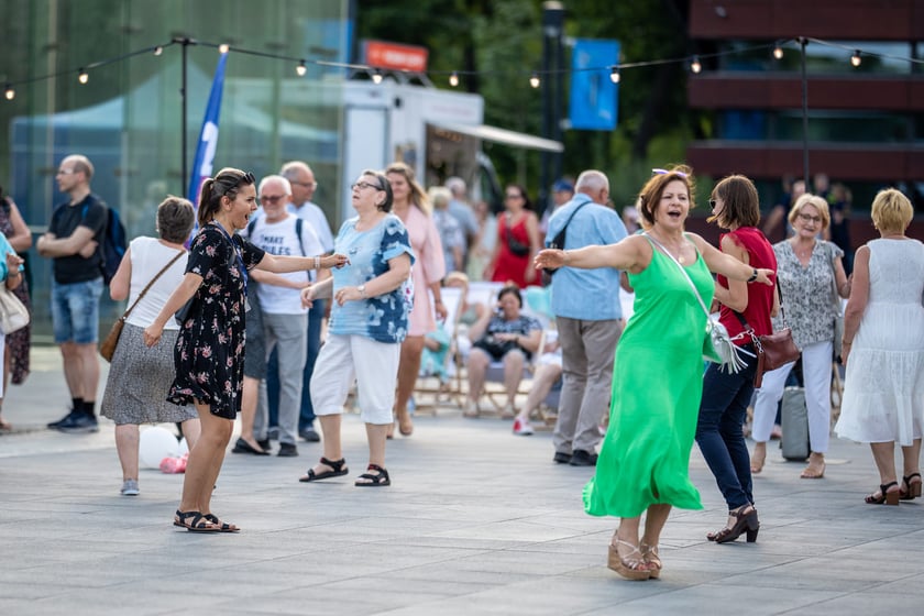 Pl. Wolności stał się wielkim tanecznym parkietem we Wrocławiu, 25.06.2022 r.
