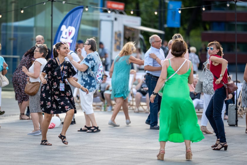 Pl. Wolności stał się wielkim tanecznym parkietem we Wrocławiu, 25.06.2022 r.