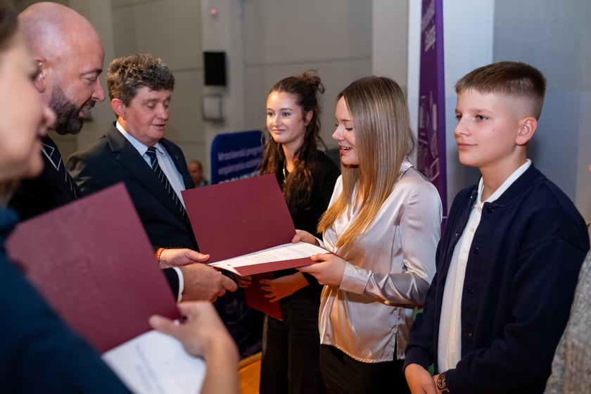 Stypendia dla uczniów w ramach „Wrocławskiego Programu Wspierania Uzdolnionych - PROMOVERE TALENTA”