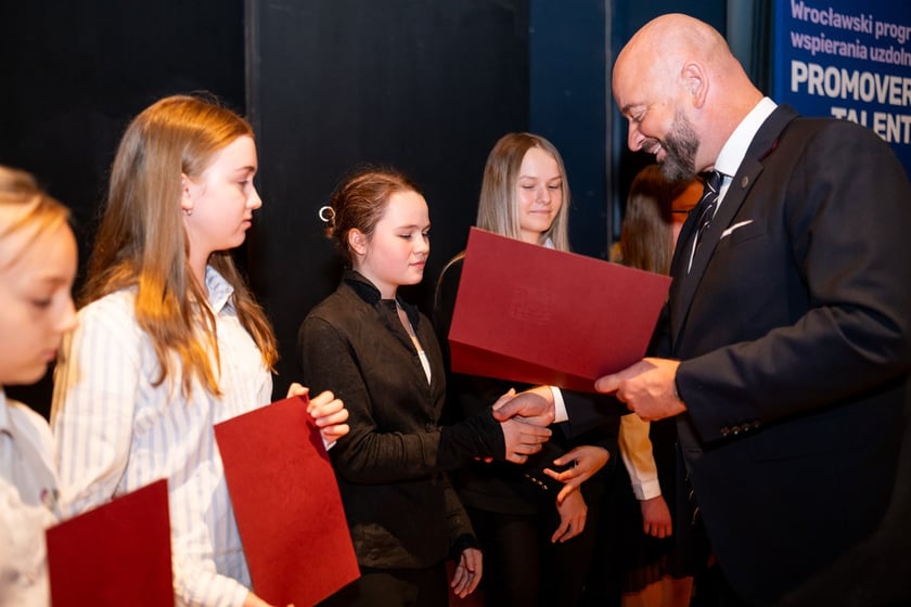 Stypendia dla uczniów w ramach „Wrocławskiego Programu Wspierania Uzdolnionych - PROMOVERE TALENTA”