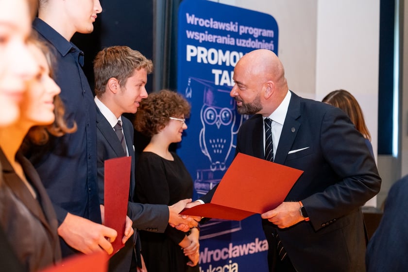Stypendia dla uczniów w ramach „Wrocławskiego Programu Wspierania Uzdolnionych - PROMOVERE TALENTA”