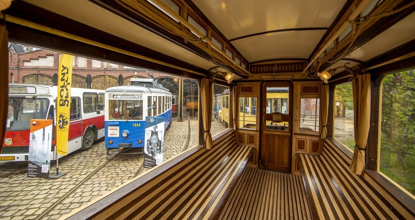 Wnętrze pochodzącego z 1901 roku tramwaju - Max Berg