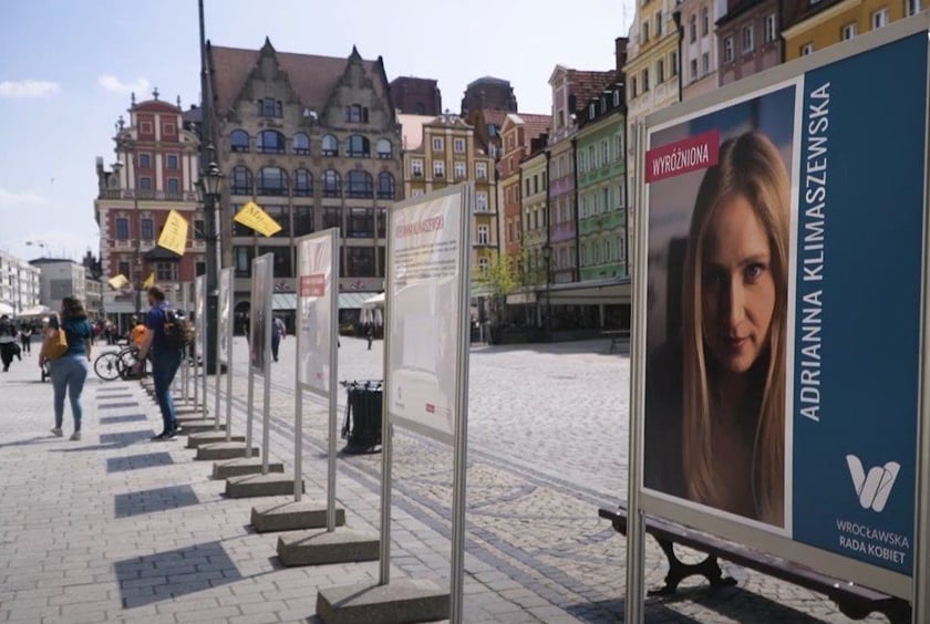 Wrocławianki Roku ? kim są, co robią, jak postrzegają się w dzisiejszym świecie ? tego można dowiedzieć się na północnej pierzei wrocławskiego Rynku