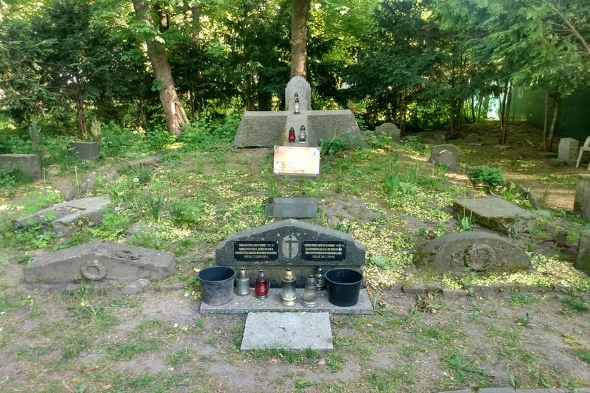 Stworzone przez bezdomnych ze schroniska lapidarium w parku Tarnogajskim