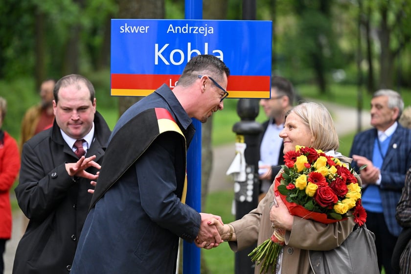 Uroczystość nadania imienia Andrzeja Kobla skwerowi w Leśnicy