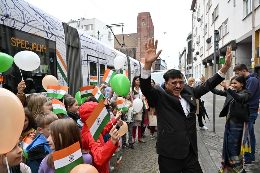 Uroczyste nadanie jednemu z wrocławskich tramwajów imienia Dobrego Maharadży Navanagaru