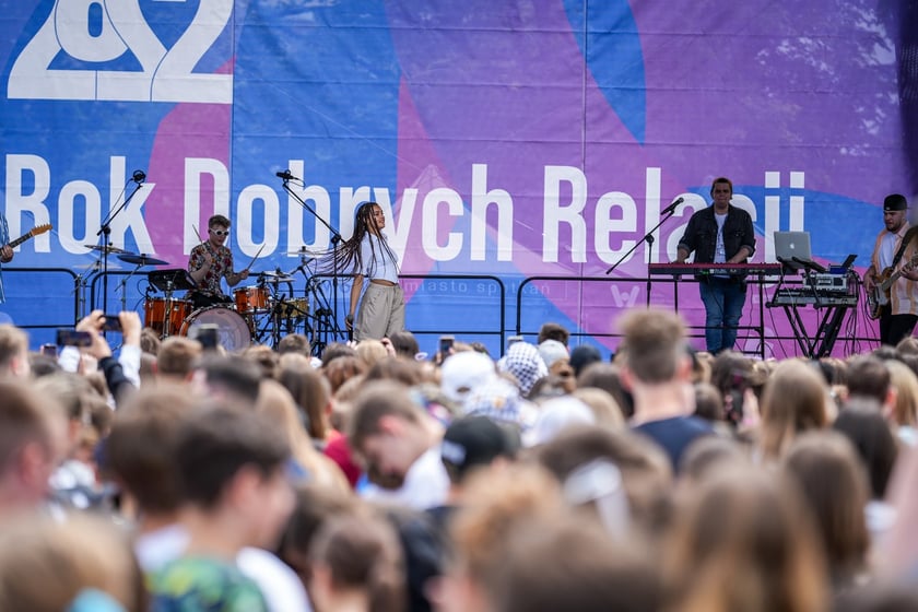 Sara James Wrocław, koncert na placu Wolności w Rok Dobrych Relacji