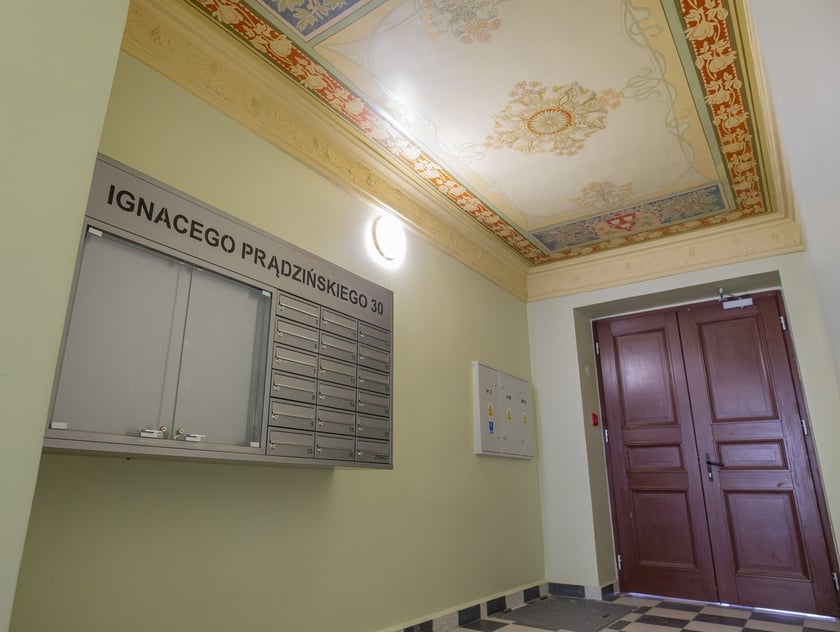 Piękny sufit w sieni kamienicy przy ul. Prądzyńskiego 30
