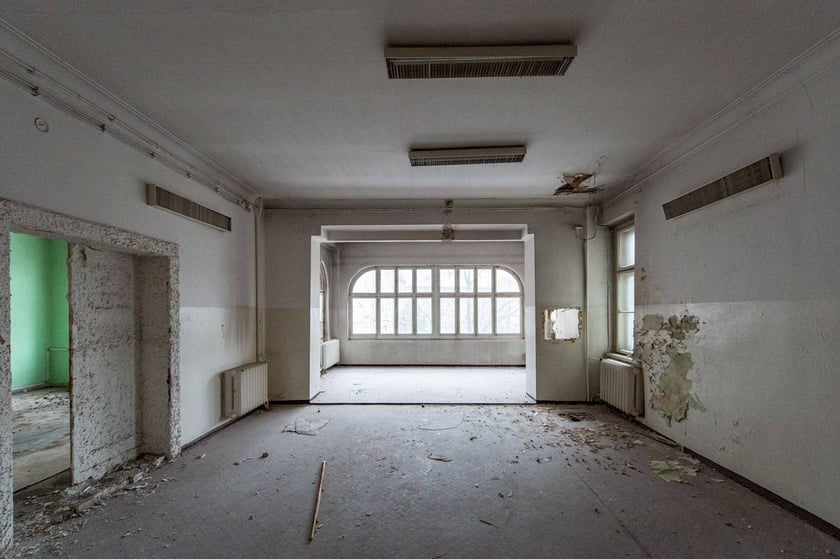 Zobacz dawny szpital na ul. Traugutta we Wrocławiu. Dziś świeci pustkami, ale już pod koniec czerwca ożyje dzięki 20. edycji Przeglądu Sztuki SURVIVAL