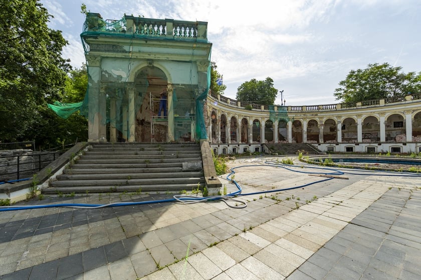 Bastion Sakwowy przechodzi gruntowną renowację. Na budowie trwają intensywne prace