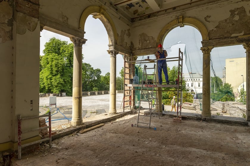 Bastion Sakwowy przechodzi gruntowną renowację. Na budowie trwają intensywne prace