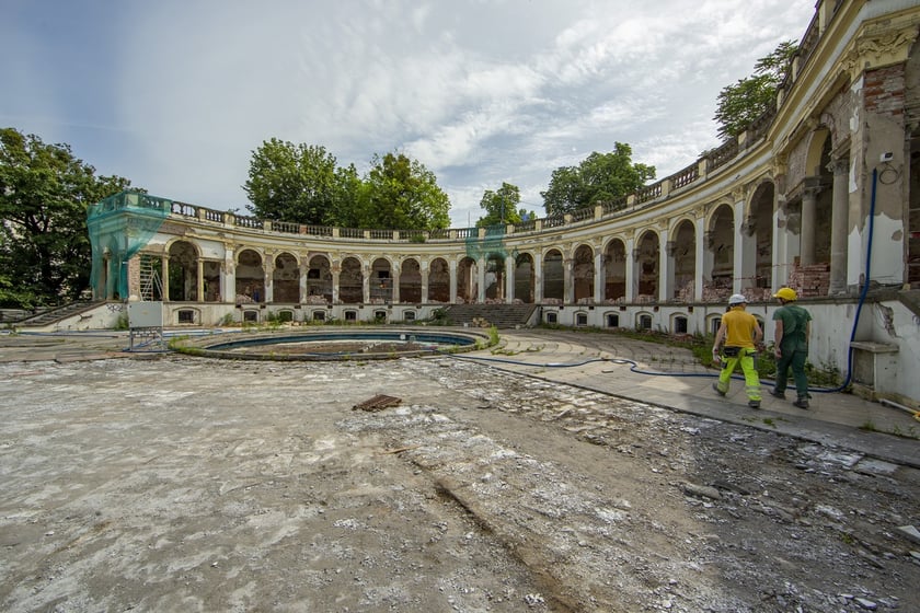 Bastion Sakwowy przechodzi gruntowną renowację. Na budowie trwają intensywne prace