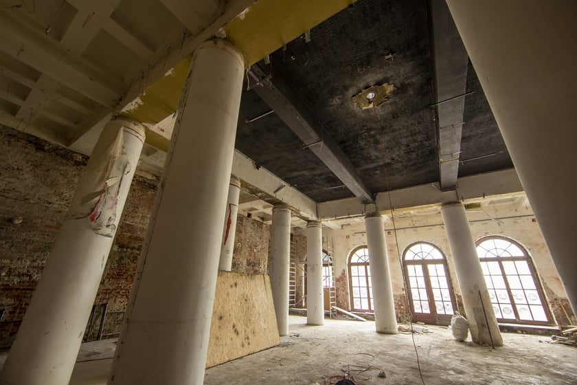 Bastion Sakwowy przechodzi gruntowną renowację. Na budowie trwają intensywne prace