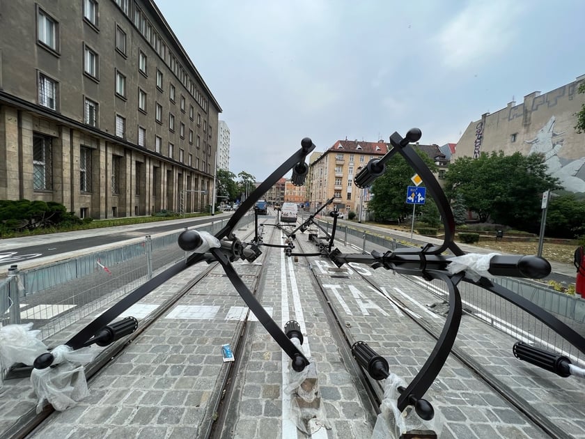 Nowe latarnie na moście Pomorskim Południowym