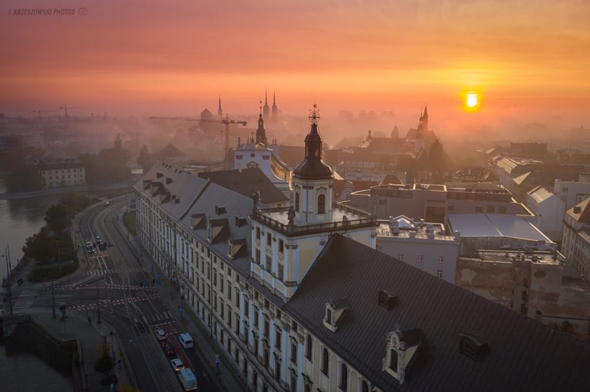 Wrocław z drona wygląda wspaniale. Na zdjęciu Uniwersytet Wrocławski