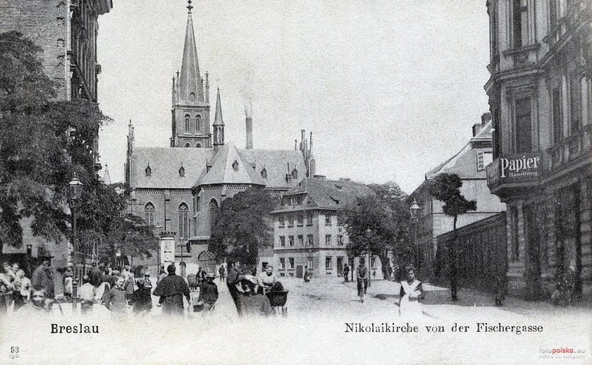 Powiększ obraz: Rok 1908, dawny kościół św. Mikołaja widziany z ul. Rybackiej