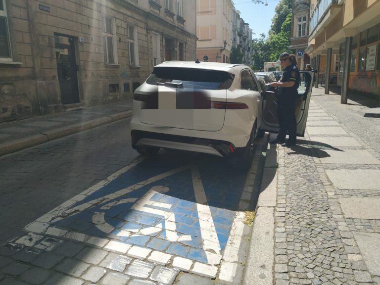 Tak parkują "mistrzowie" z Wrocławia