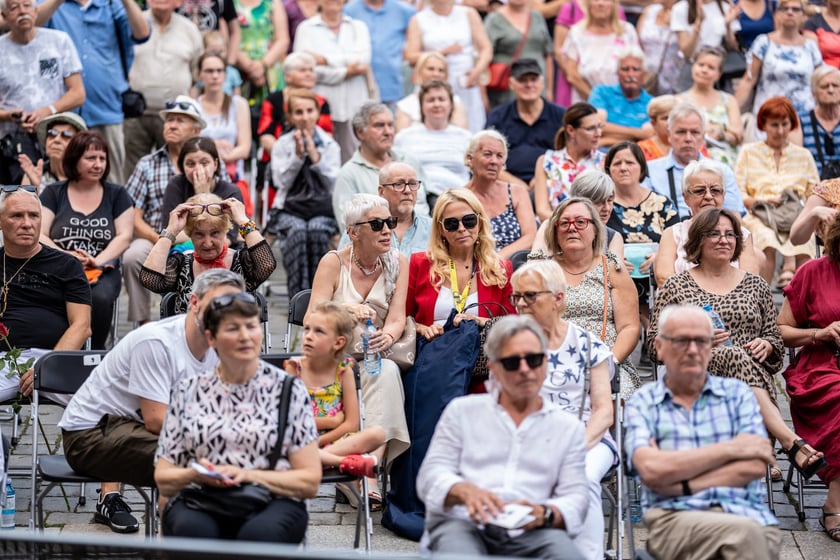 Koncert ?Hej szable w dłoń!? poświęcony Andrzejowi Waligórskiemu na Rynku we Wrocławiu, 26.06.2022 r.