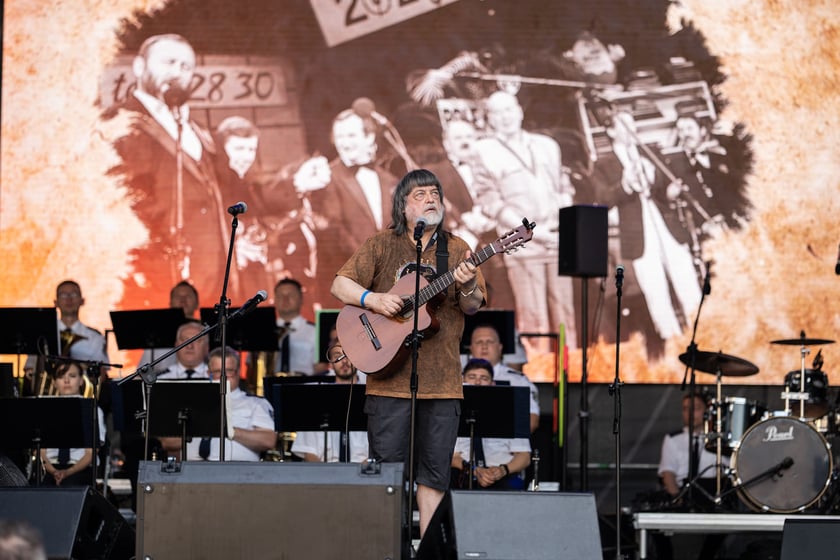 Koncert ?Hej szable w dłoń!? poświęcony Andrzejowi Waligórskiemu na Rynku we Wrocławiu, 26.06.2022 r.
