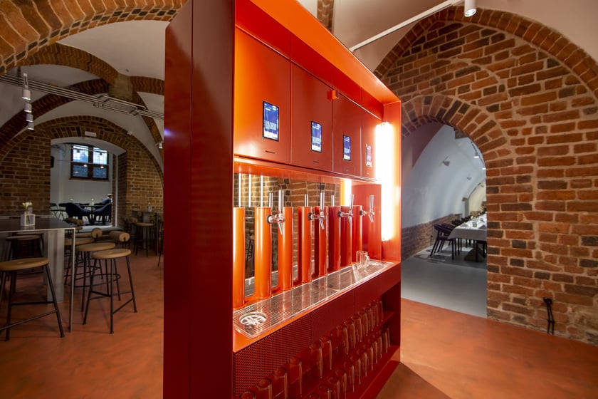 Piwnica Świdnicka we Wrocławiu otwarta po pięciu latach. Nowy wystrój, beer wall