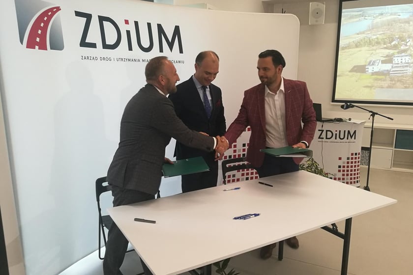 Podpisanie umowy z wykonawcą inwestycji - STRABAG