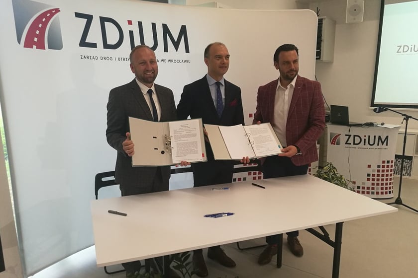 Podpisanie umowy z wykonawcą inwestycji - STRABAG