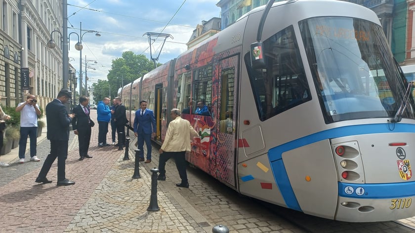 Hindusi dziękują za wrocławski tramwaj Dobrego Maharadży, 7.07.2022 r.