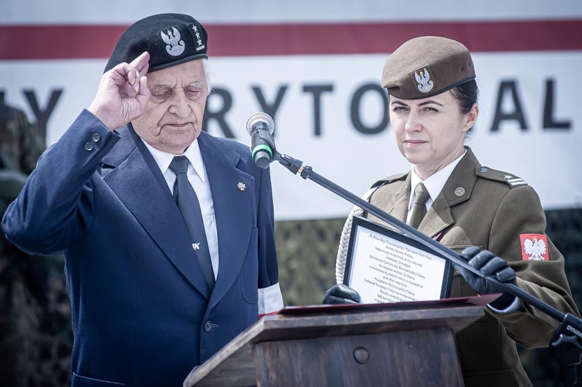 Uroczysta przysięga żołnierzy 16. Dolnośląskiej Brygady Obrony Terytorialnej